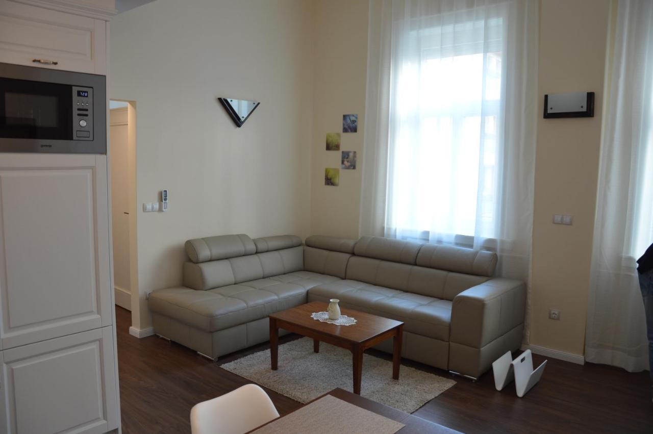 M2-Apartment Сомбатгей Екстер'єр фото