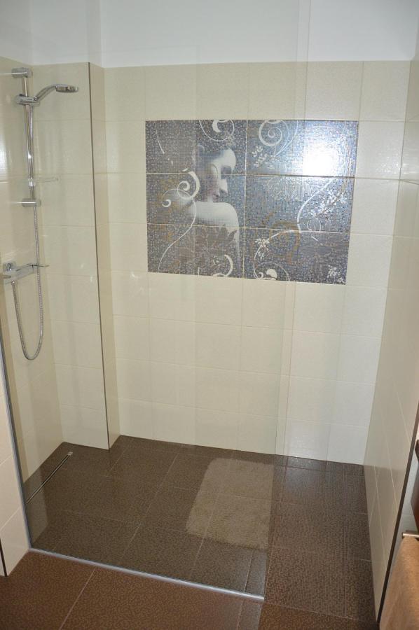 M2-Apartment Сомбатгей Екстер'єр фото