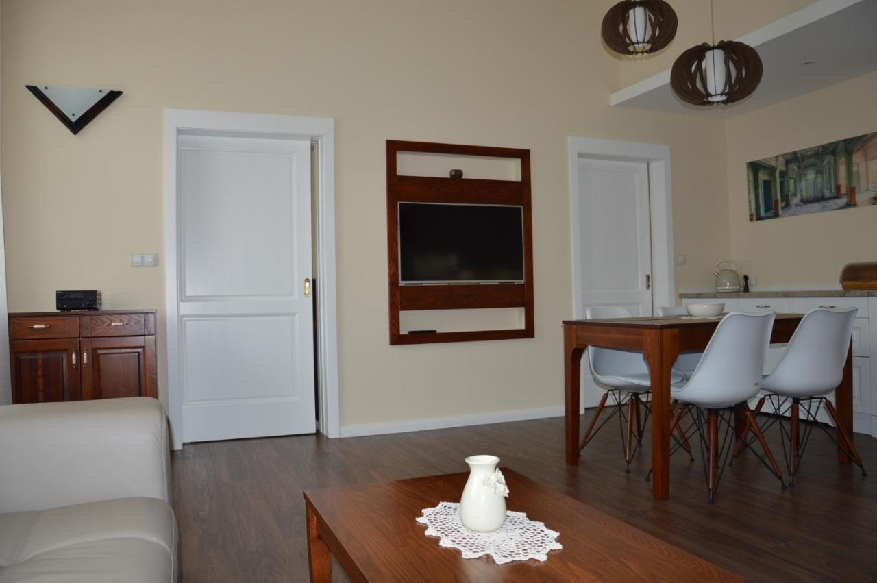 M2-Apartment Сомбатгей Екстер'єр фото